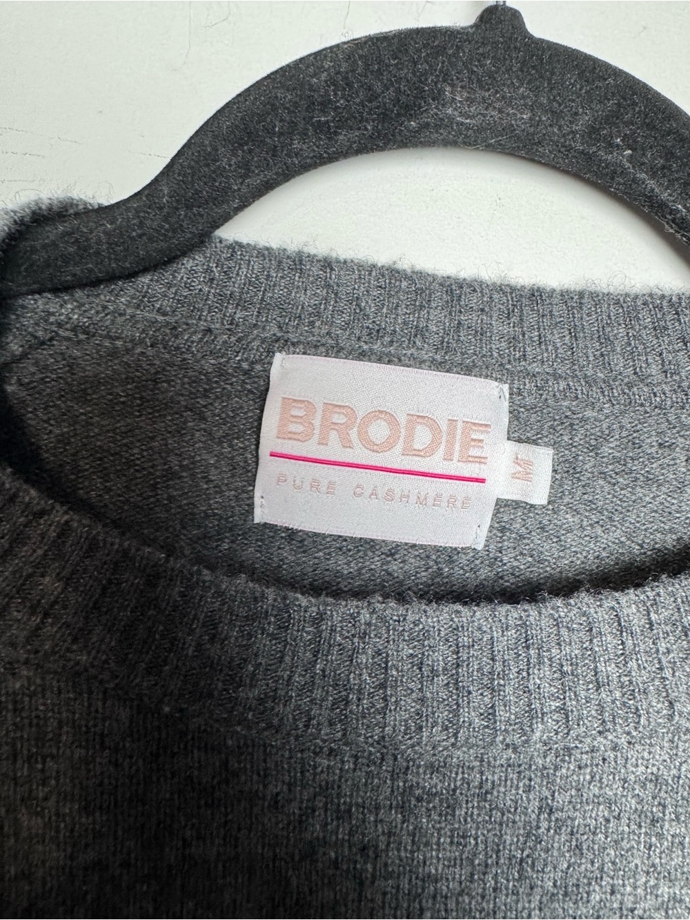 BRODIE CASHMERE glitz split cuff crew sweater in derby grey - Picture 5 of 10